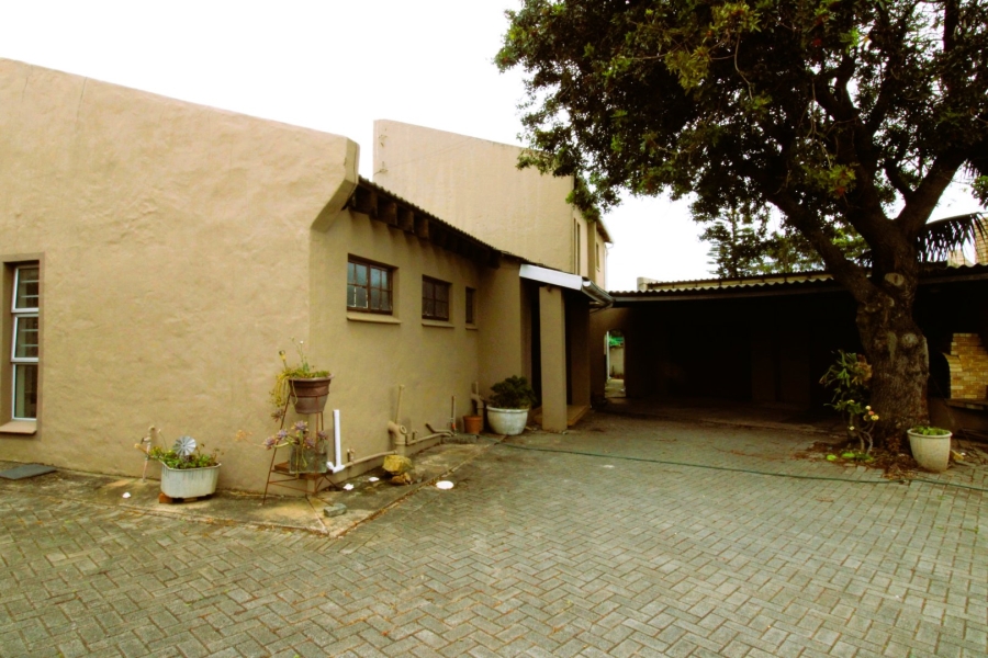 To Let 6 Bedroom Property for Rent in Gonubie Eastern Cape